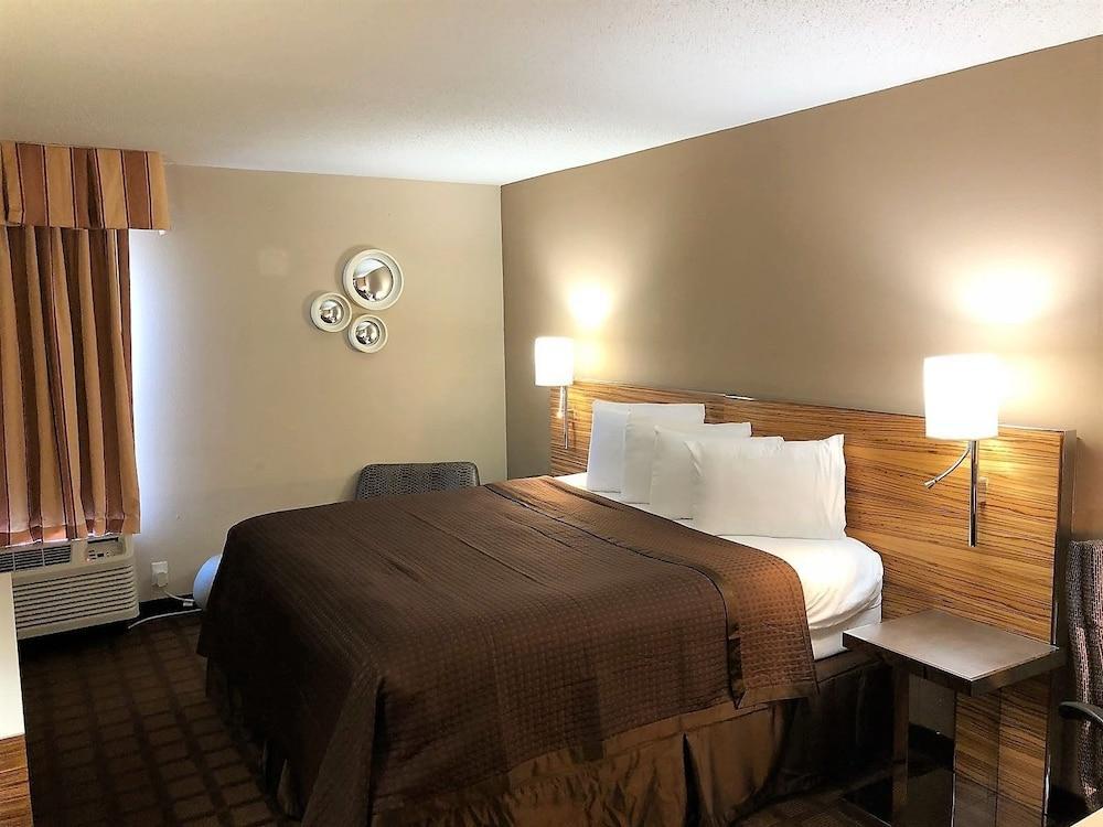 Baymont By Wyndham Creedmoor Hotel Екстериор снимка