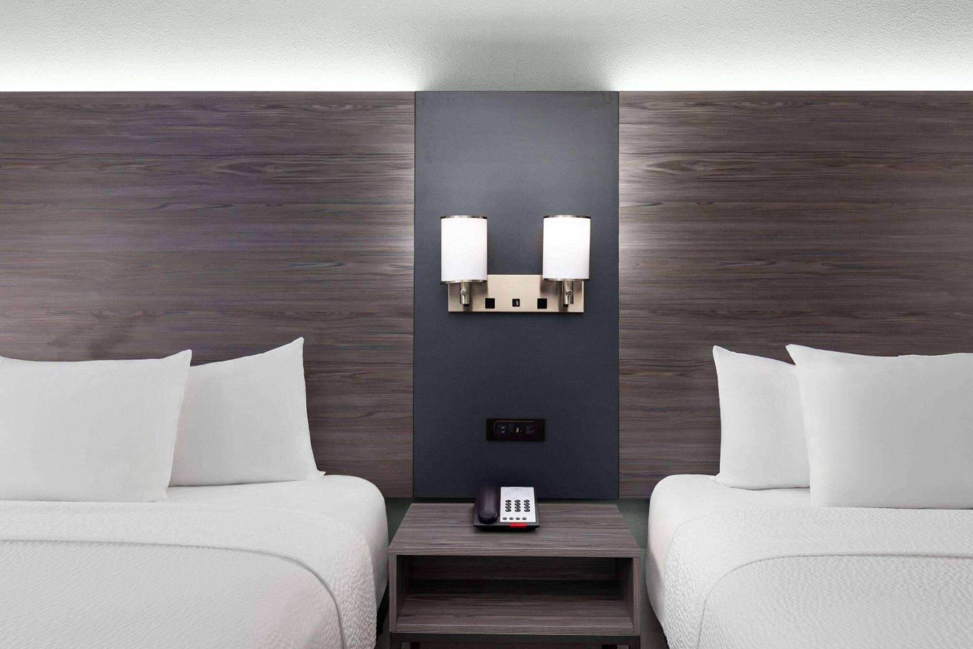 Baymont By Wyndham Creedmoor Hotel Екстериор снимка