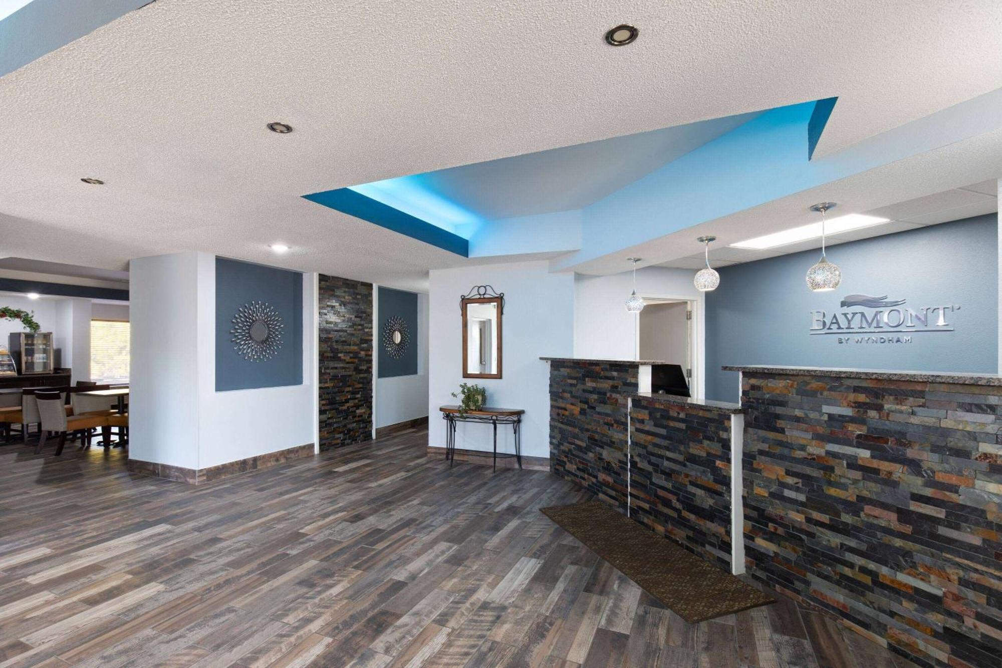 Baymont By Wyndham Creedmoor Hotel Екстериор снимка