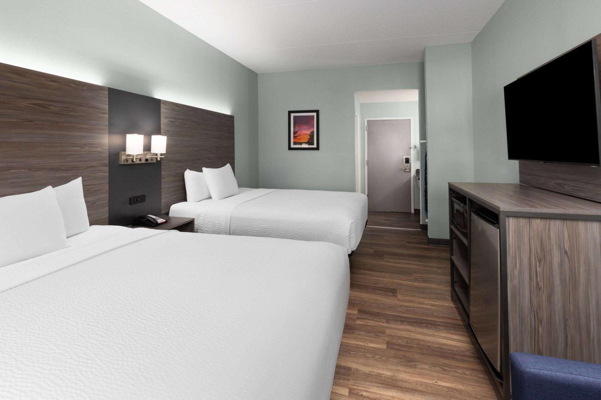 Baymont By Wyndham Creedmoor Hotel Екстериор снимка