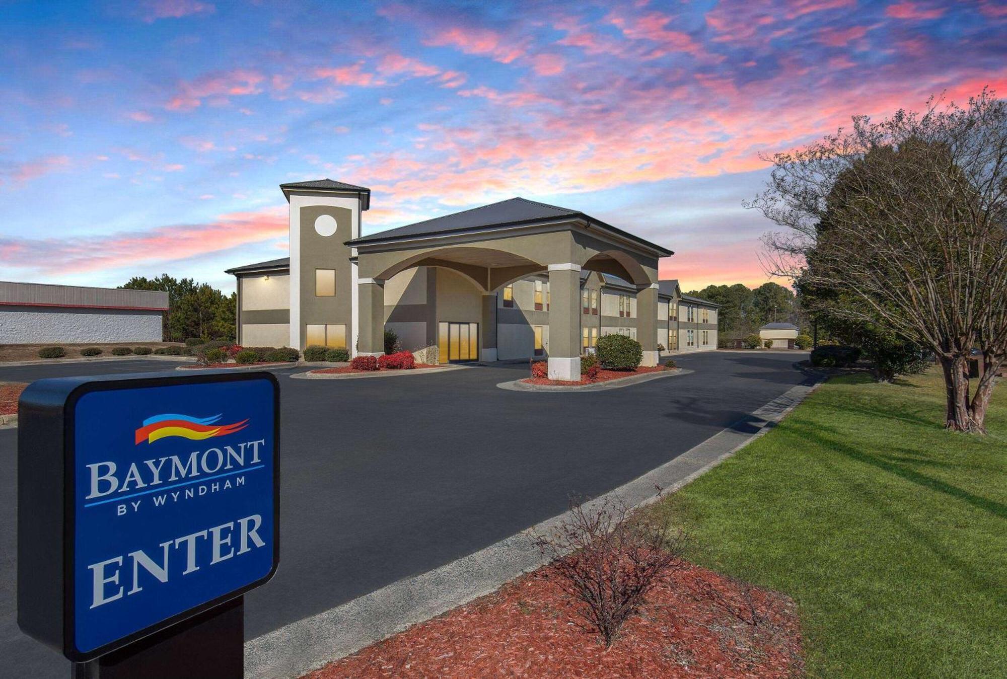Baymont By Wyndham Creedmoor Hotel Екстериор снимка